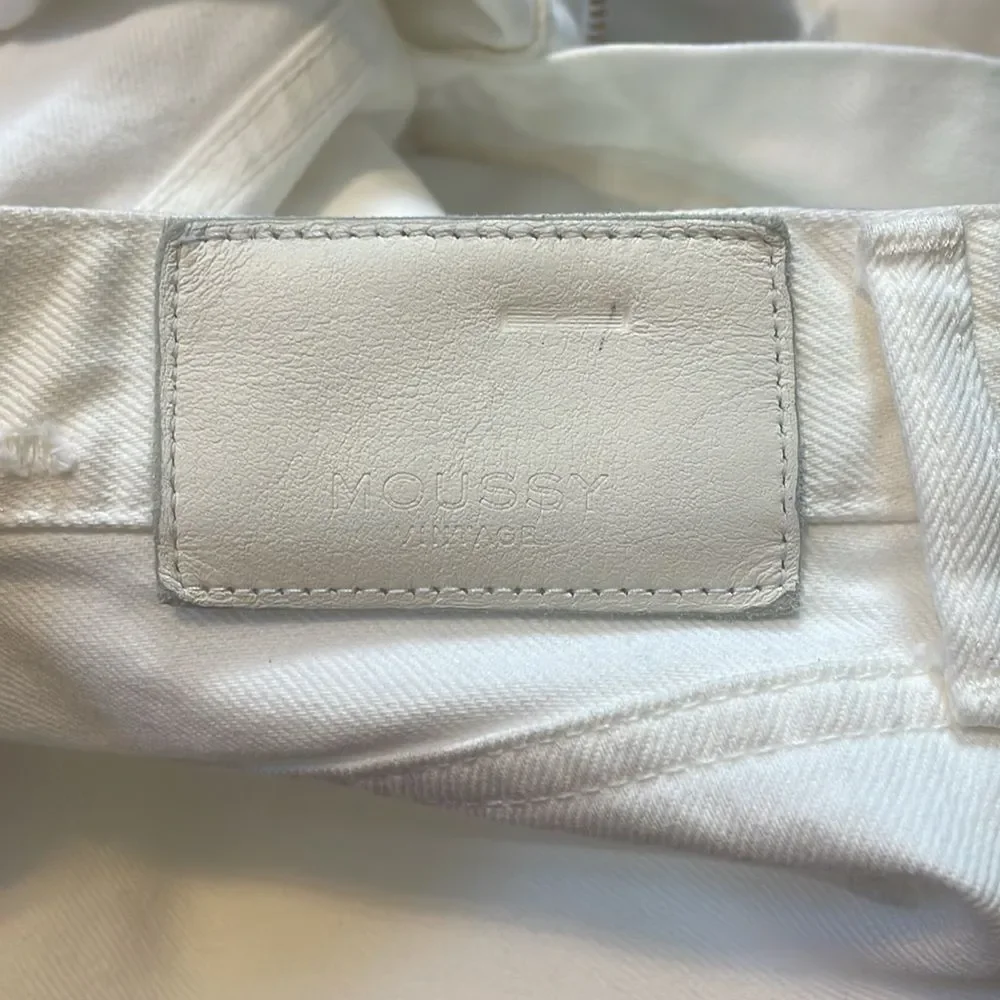 Moussy Vintage Distressed Straight Leg Jeans in White 26 - Picture 8 of 8